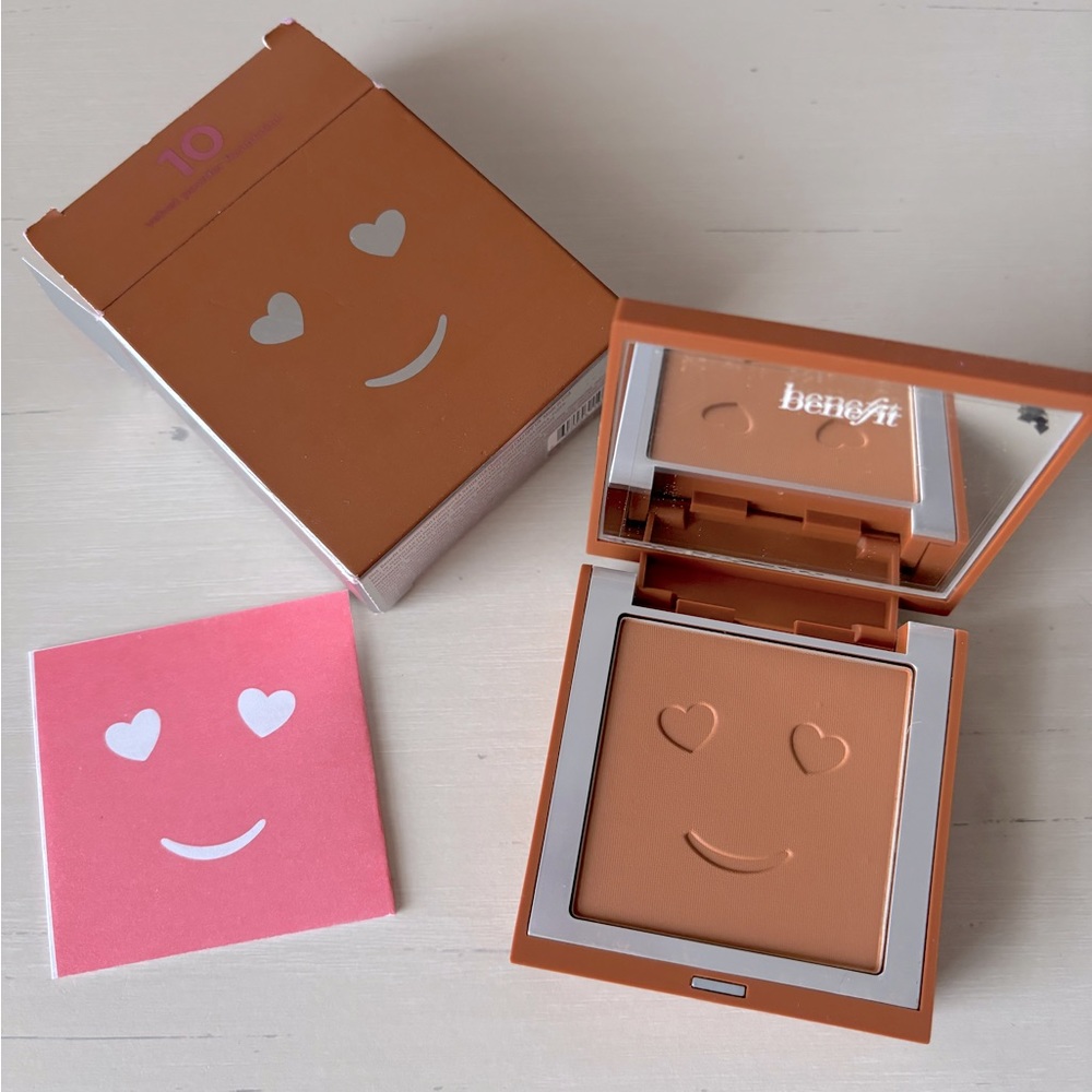 NWT Benefit Hello Happy Velvet Powder Foundation - shade 10 - Picture 1 of 5